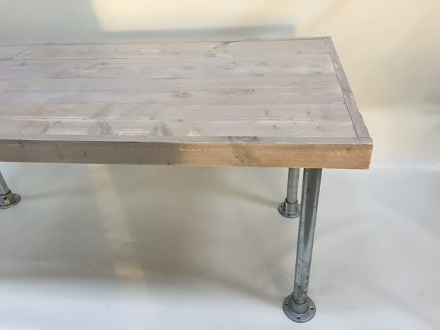 Gartentisch aus Gerüstholz Lonneker